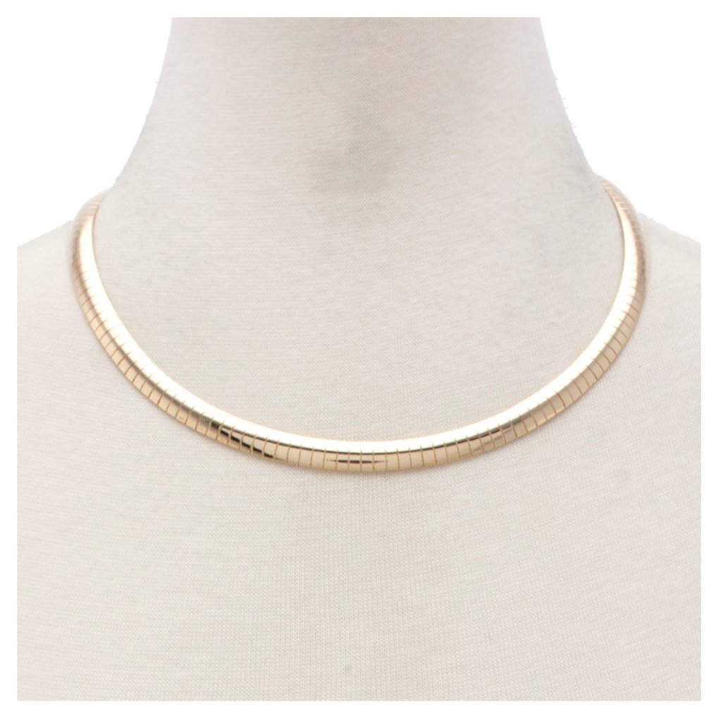 "Golden Embrace" - Elegant Gold-Colored Metal Choker Necklace